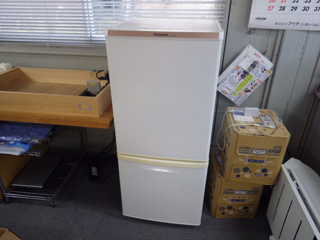 ホクエイ電設に来た新しい冷蔵庫はおやつで埋まる運命だ！