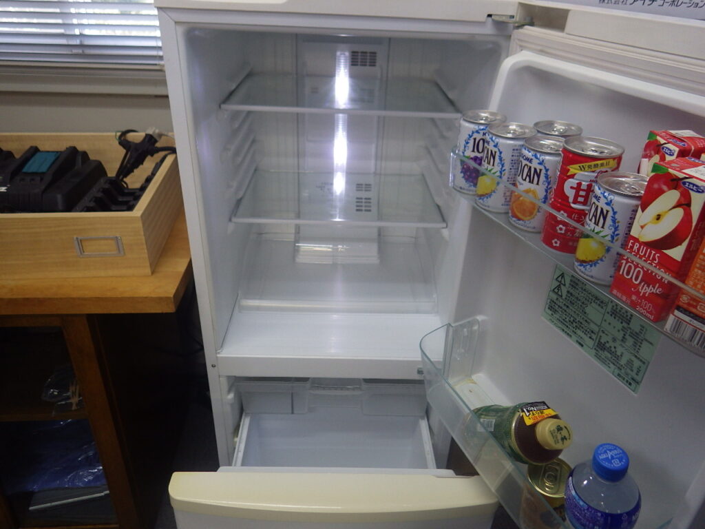 霜取りで壊れた冷蔵庫の替わりに来た新しい冷蔵庫