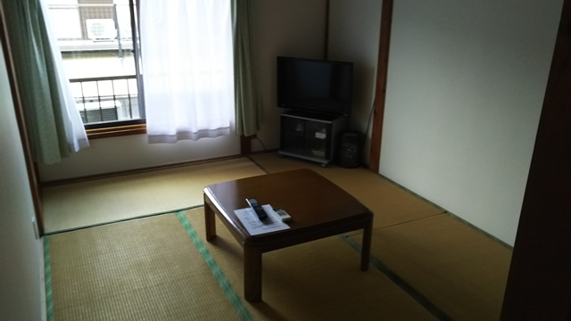 恵美寿のお部屋。6畳で簡素だが清潔で落ち着いた趣。