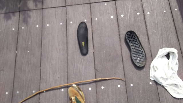 式根島遊歩道で壊れた靴底